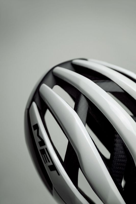 MET Trenta 3K Carbon