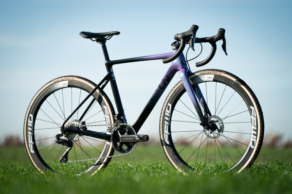 ME v cyklokrosu - Middelkerke 2025 - závodní stroje - trenink